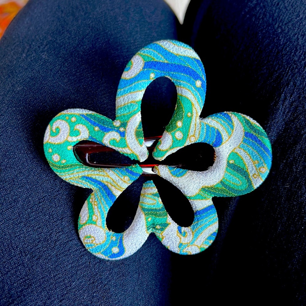 NWOT!! FABRIC COVERED HAIR CLIP. Kimono hair clip.